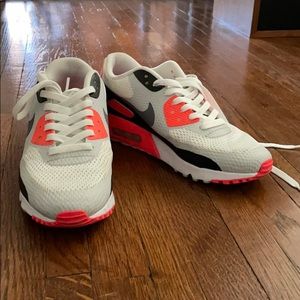 Nike air maxx sneakers